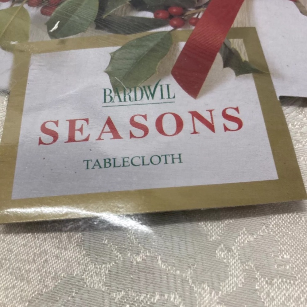 Bardwil Seasons Tablecloth Christmas Greenery 70” Round Holiday Solstice New - Picture 6 of 11
